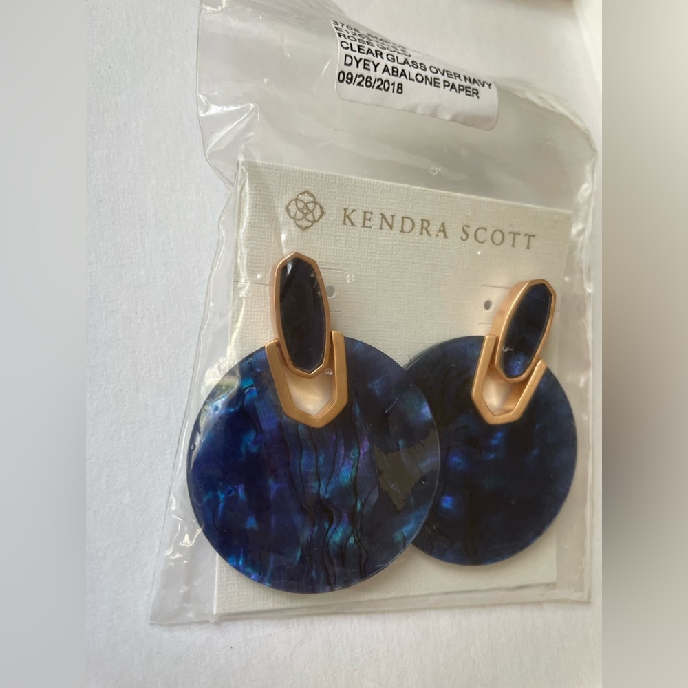 Kendra Scott Sample Prototype *Defect* - Picture 3 of 3